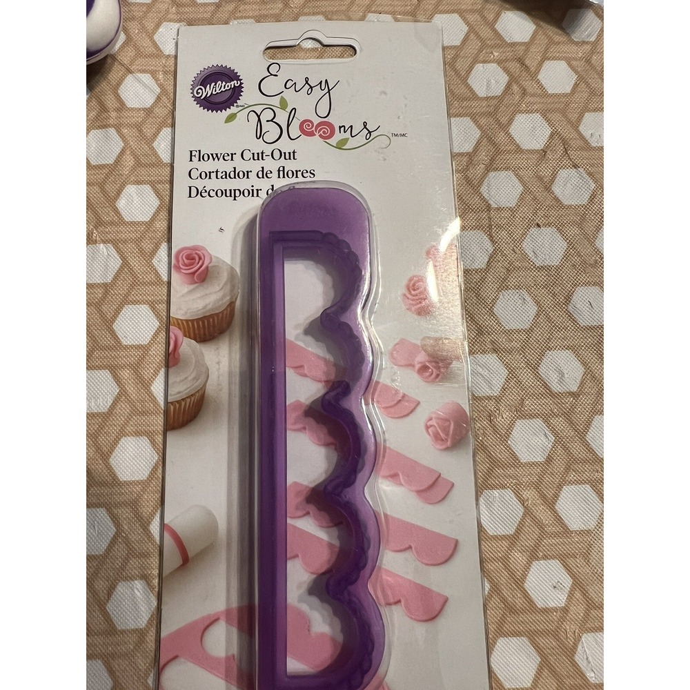 Wilton‎ EASY BLOOMS  FLOWER & BORDERS CUT-OUT Plastic  Rose
